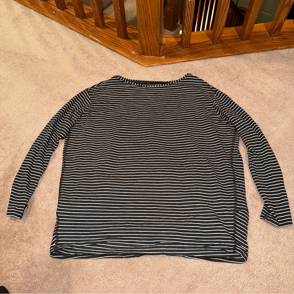 Lululemon back in action long sleeve size 2